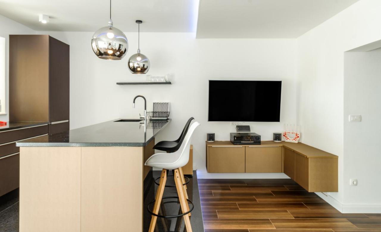 Luxury Apartment Martinis With Pool Split Zewnętrze zdjęcie
