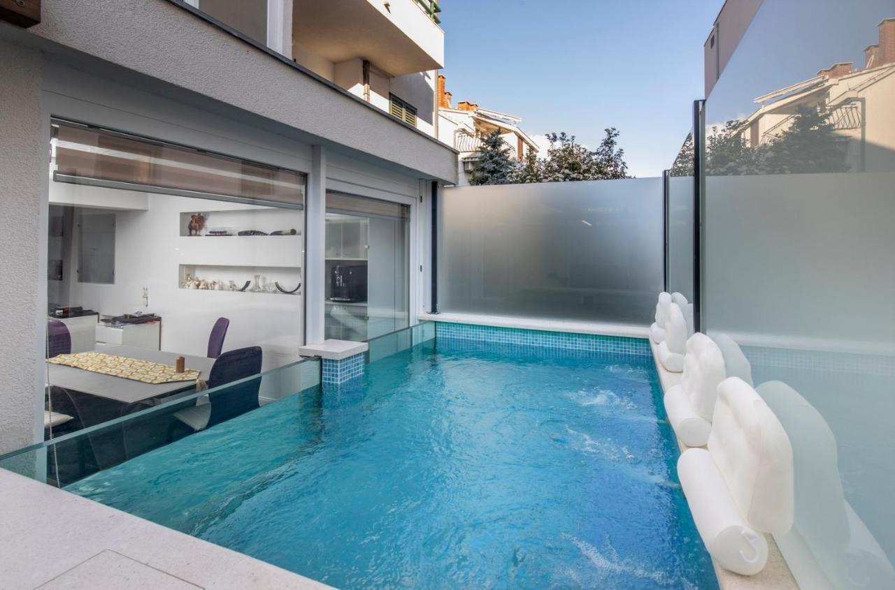 Luxury Apartment Martinis With Pool Split Zewnętrze zdjęcie