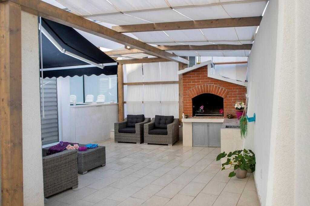 Luxury Apartment Martinis With Pool Split Zewnętrze zdjęcie