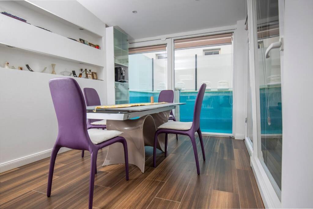 Luxury Apartment Martinis With Pool Split Zewnętrze zdjęcie