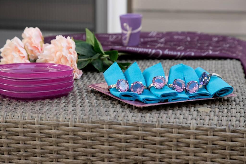 Luxury Apartment Martinis With Pool Split Zewnętrze zdjęcie
