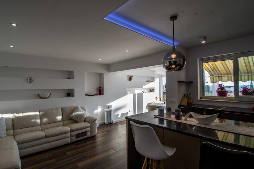 Luxury Apartment Martinis With Pool Split Zewnętrze zdjęcie