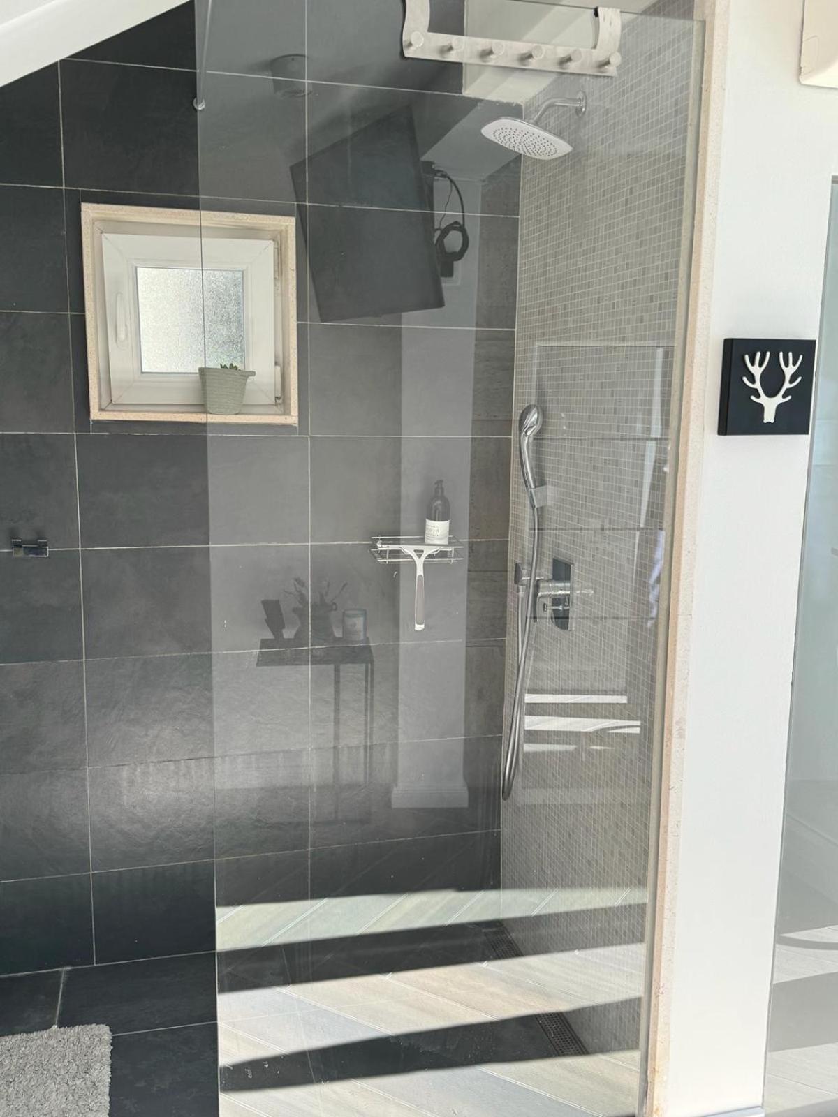 Luxury Apartment Martinis With Pool Split Zewnętrze zdjęcie
