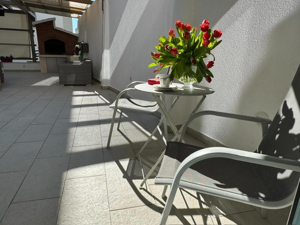 Luxury Apartment Martinis With Pool Split Zewnętrze zdjęcie