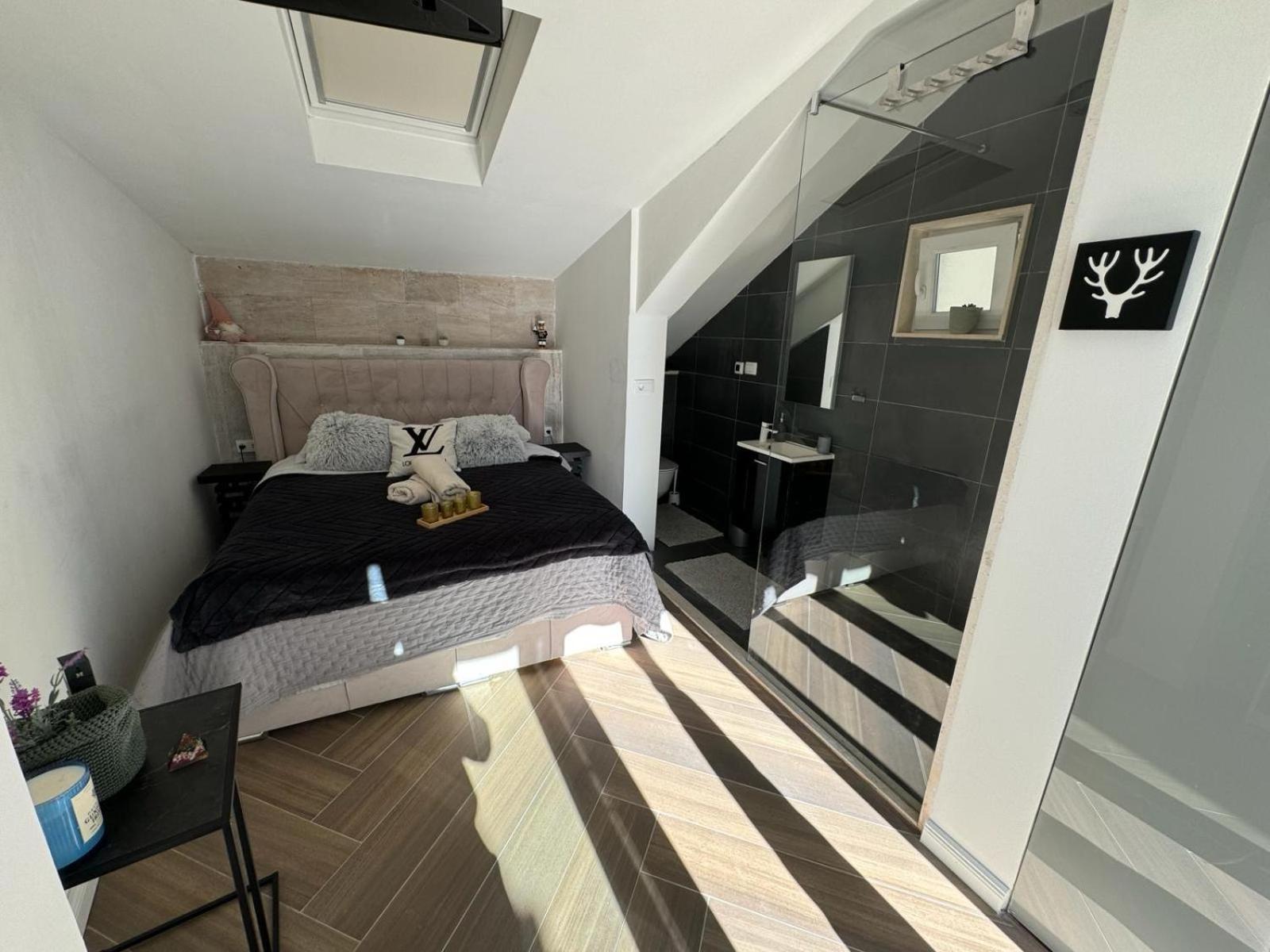Luxury Apartment Martinis With Pool Split Zewnętrze zdjęcie